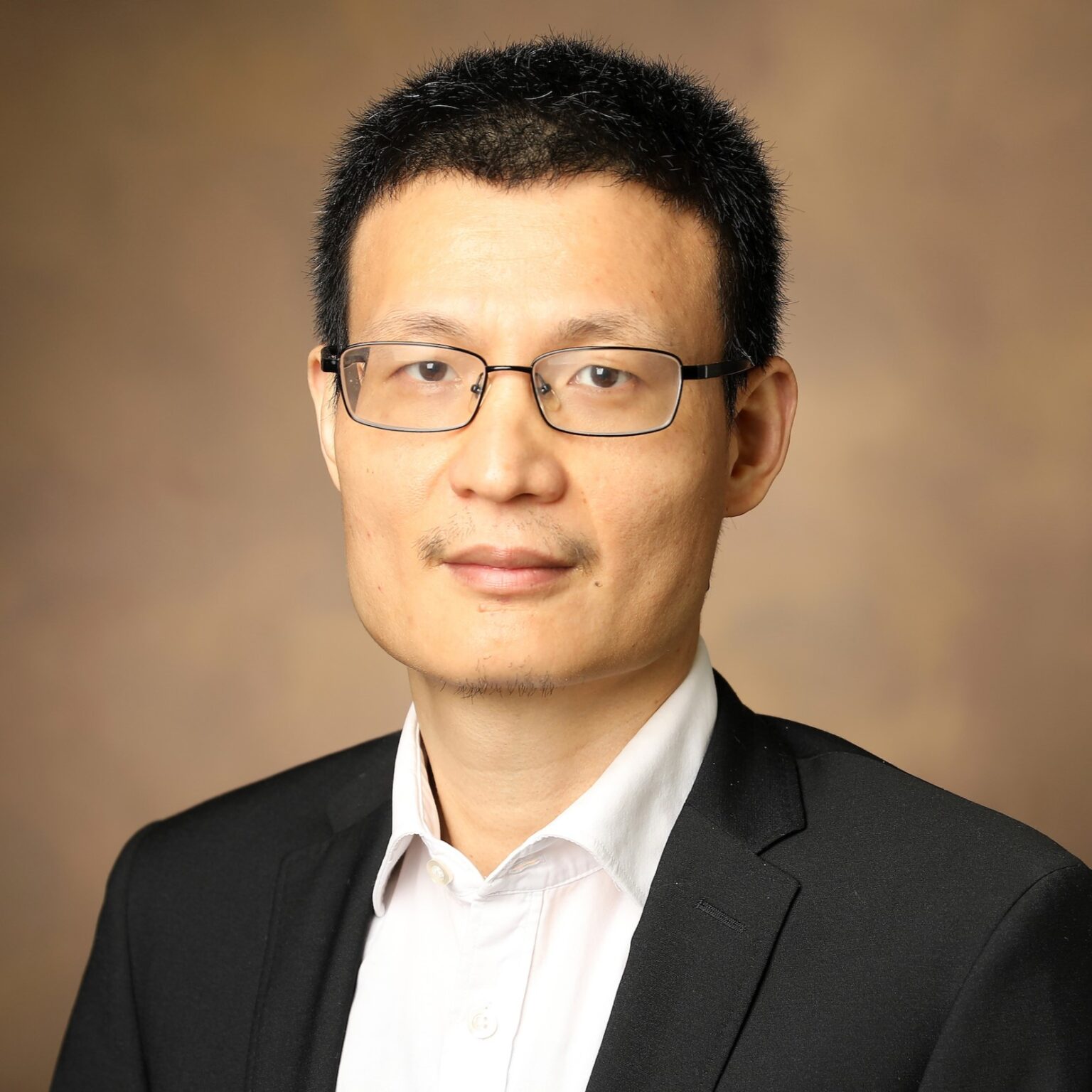 Dr. Xingyi Guo headshot