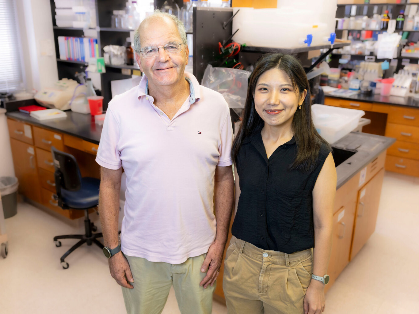 Roy Zent, MBBCh, PhD, and graduate student Xinyu Dong, with their colleagues, have solved some of the mysteries of kidney development.