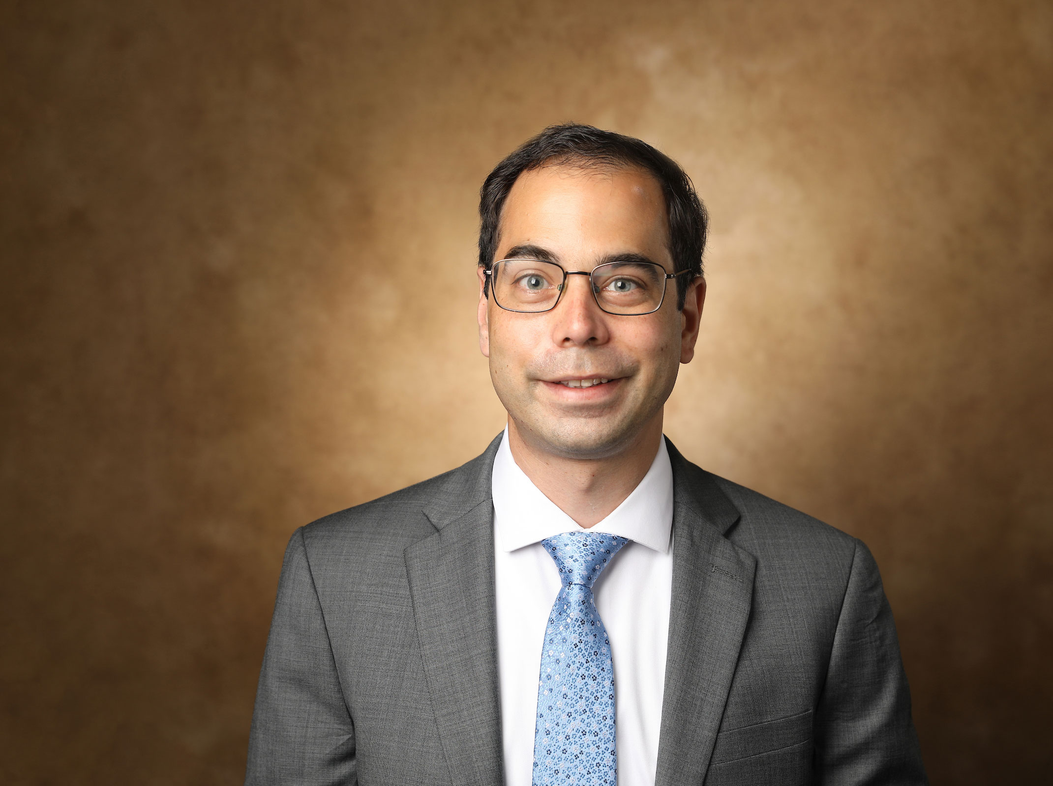 Dr. Rafi Fernandez headshot